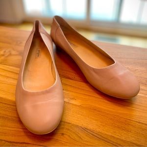 Paul Green beige flat women’s shoes - size UK 7 (US 9.5)